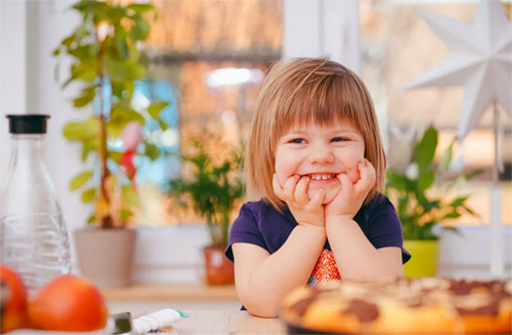 Kinder freuen sich über gesundes Catering